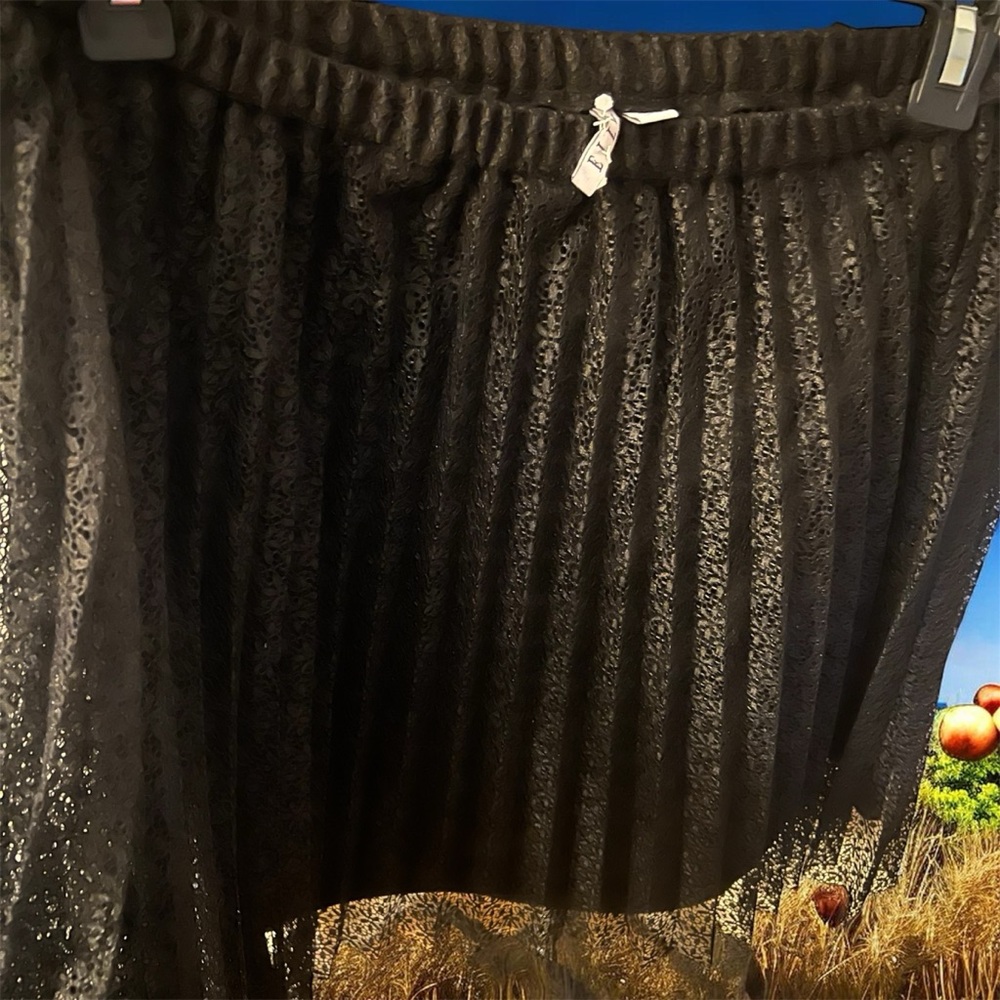 Elle Black Pleated Lace Mini Skirt size XL